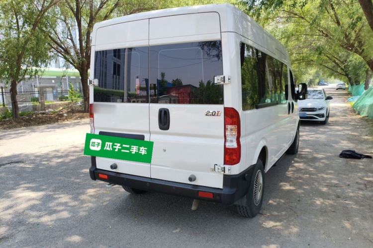 Used Dongfeng Yufeng 2023 V9+ 2.0T Manual Front-Wheel-Drive Multi-Function Mid-Roof Van with 7/8/9 Seats Rear Right 45 Deg