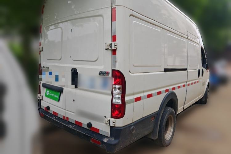 Used Dongfeng Yufeng 2023 V9+ 2.3T Manual Rear-Drive Cargo Van with Dual Rear Tires 3-Seater Rear Right 45 Deg