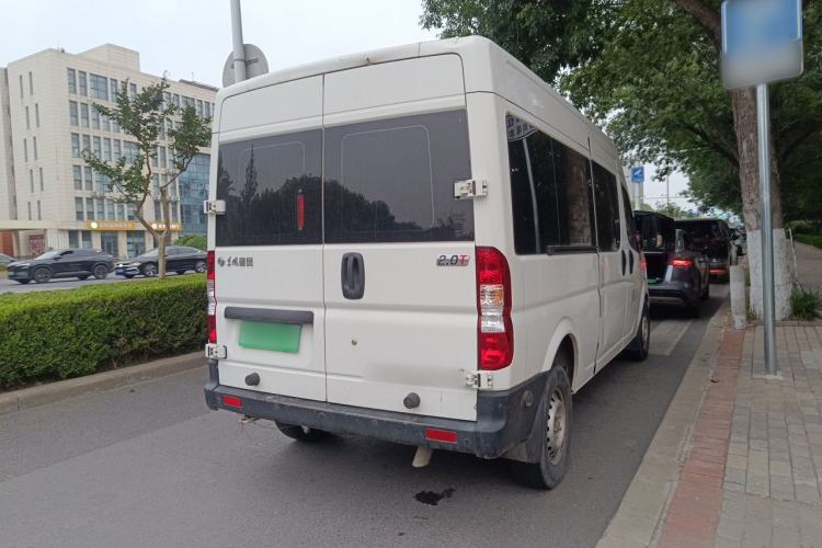 Used Dongfeng Yufeng 2023 V9+ 2.0T Manual Front-Wheel-Drive Multi-Function Mid-Roof Van with 7/8/9 Seats Rear Right 45 Deg