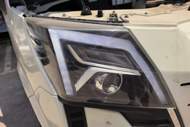 Used Dongfeng Yufeng  Right Front Headlight
