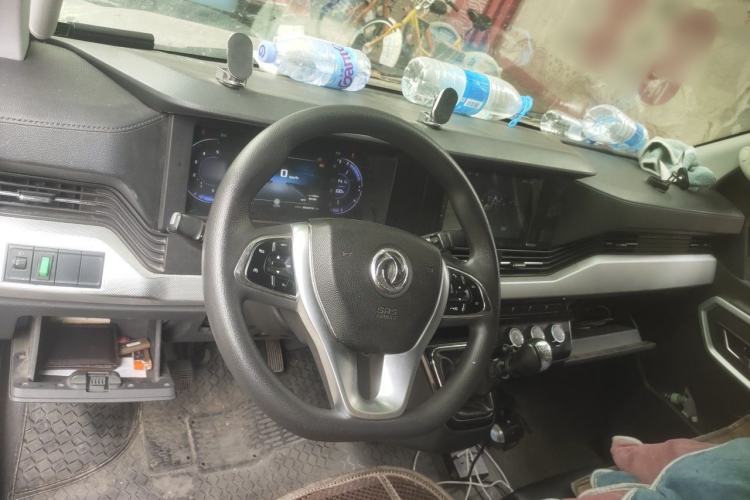 Used Dongfeng Yufeng 2023 V9+ 2.3T Manual Rear-Drive Cargo Van with Dual Rear Tires 3-Seater Steering Wheel
