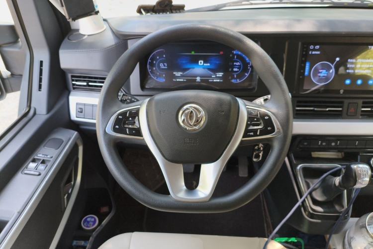 Used Dongfeng Yufeng 2023 V9+ 2.0T Manual Front-Wheel-Drive Multi-Function Mid-Roof Van with 7/8/9 Seats Steering Wheel