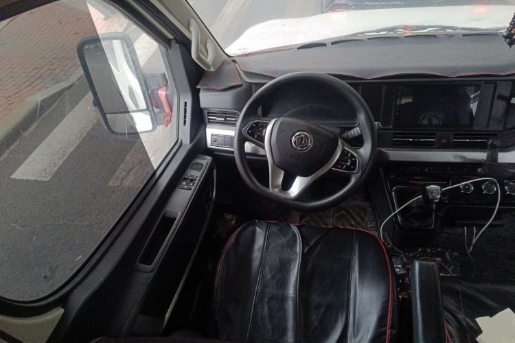 Used Dongfeng Yufeng 2023 V9+ 2.0T Manual Front-Wheel-Drive Multi-Function Mid-Roof Van with 7/8/9 Seats Steering Wheel