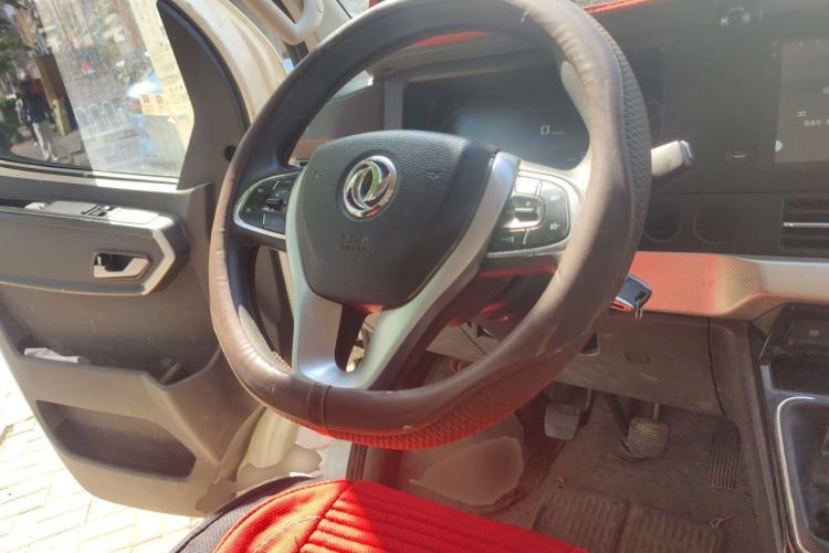 Used Dongfeng Yufeng 2023 V9+ 2.3T Manual Front-Drive Van Long Wheelbase Mid-Roof 3-Seater Steering Wheel