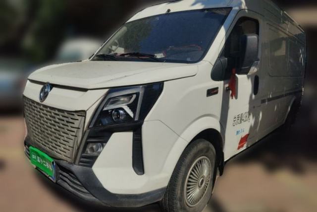 Used Dongfeng Yufeng 2023 V9+ 2.3T Manual Front-Drive Van Long Wheelbase Mid-Roof 3-Seater