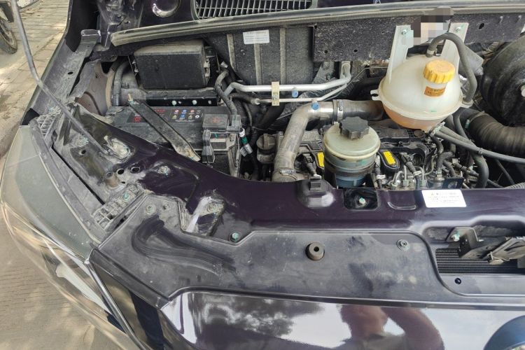 Used Dongfeng Yufeng  Engine Bay Right