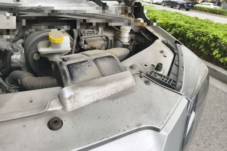 Used Dongfeng Yufeng  Engine Bay Left