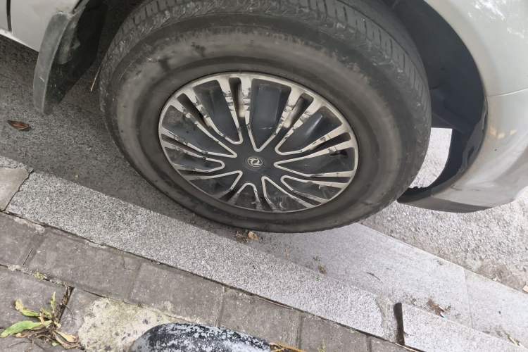 Used Dongfeng Yufeng  Right Front Wheel Hub