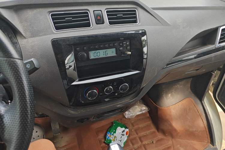 Used Dongfeng Yufeng EM26 2023 Standard Edition 41.472 kWh Henan Lithium Power Audio And AC Panel