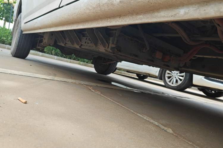 Used Dongfeng Yufeng EM26 2023 Standard Edition 41.472 kWh Henan Lithium Power Chassis Front Right