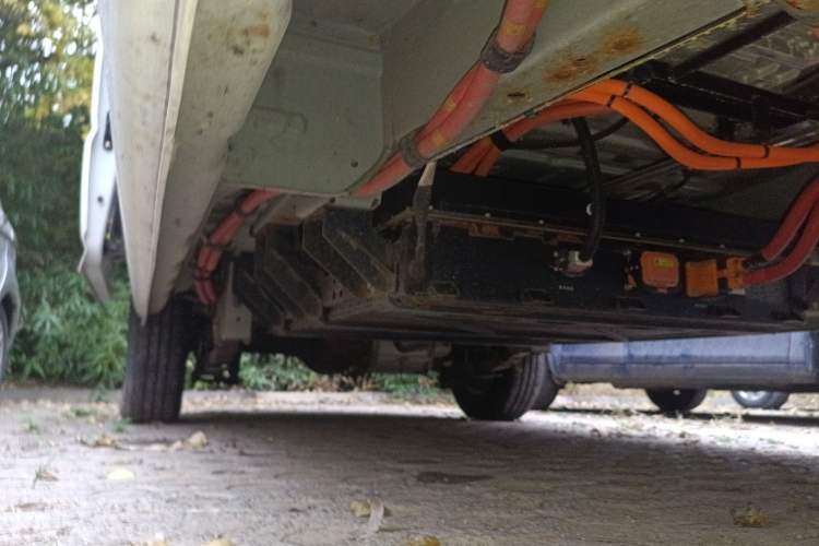 Used Dongfeng Yufeng EM26 2023 Standard Edition 41.472 kWh Henan Lithium Power Chassis Front Right