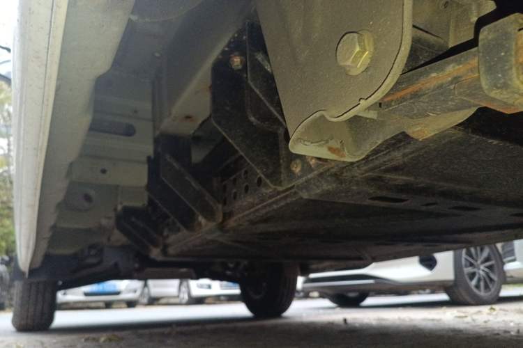 Used Dongfeng Yufeng EM26 2023 Standard Edition 41.472 kWh Henan Lithium Power Chassis Rear Left
