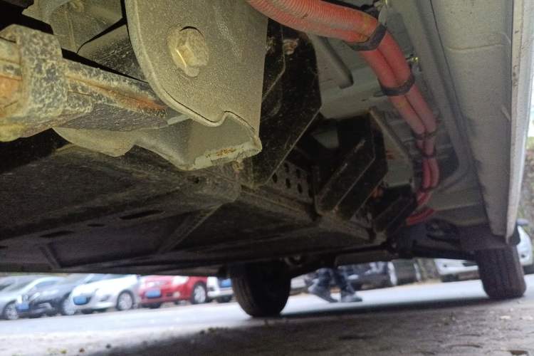Used Dongfeng Yufeng EM26 2023 Standard Edition 41.472 kWh Henan Lithium Power Chassis Rear Right