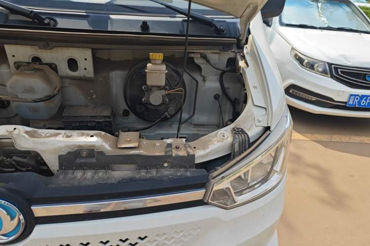Used Dongfeng Yufeng EM26 2023 Standard Edition 41.472 kWh Henan Lithium Power Engine Bay Left
