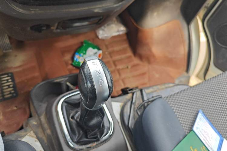 Used Dongfeng Yufeng EM26 2023 Standard Edition 41.472 kWh Henan Lithium Power Gear Lever