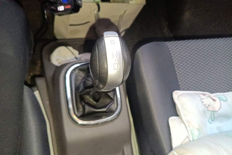 Used Dongfeng Yufeng EM26 2023 Standard Edition 41.472 kWh Henan Lithium Power Gear Lever