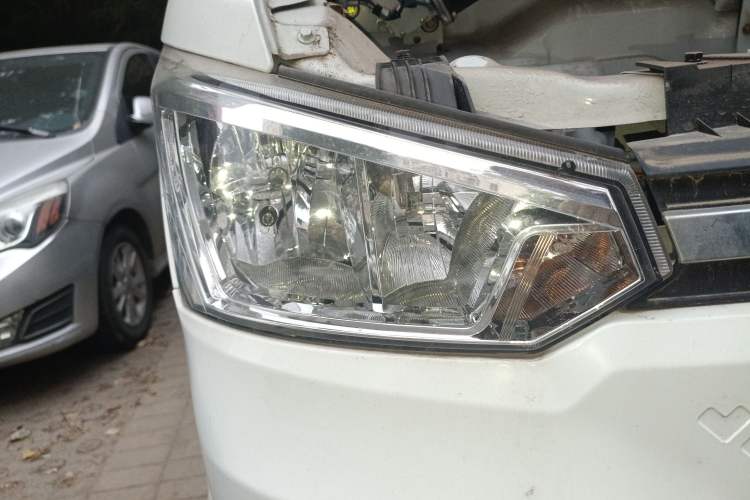 Used Dongfeng Yufeng EM26 2023 Standard Edition 41.472 kWh Henan Lithium Power Right Front Headlight