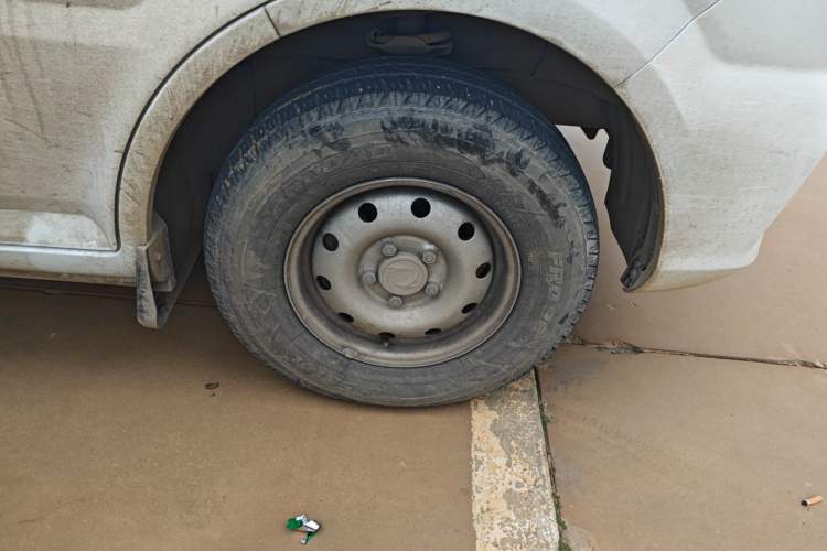 Used Dongfeng Yufeng EM26 2023 Standard Edition 41.472 kWh Henan Lithium Power Right Front Wheel Hub