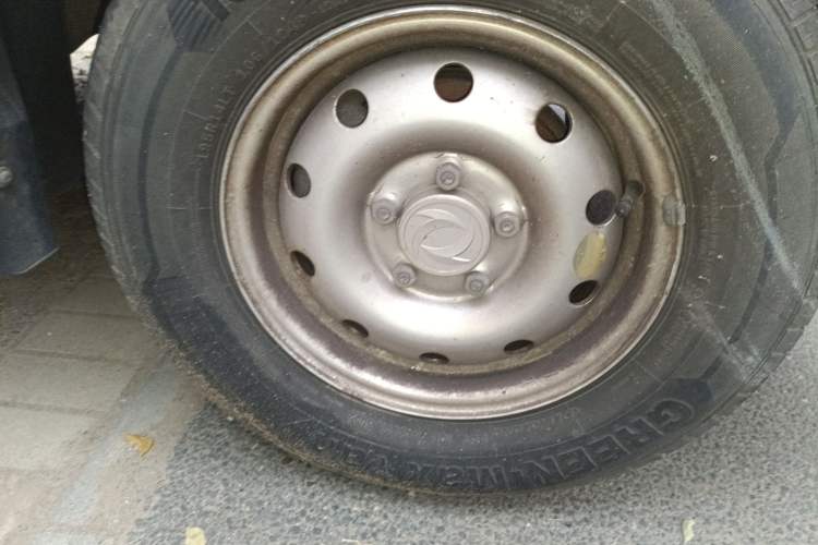 Used Dongfeng Yufeng EM26 2023 Standard Edition 41.472 kWh Henan Lithium Power Right Front Wheel Hub