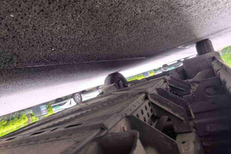 Used Dongfeng Yufeng EM26  Chassis Rear Left