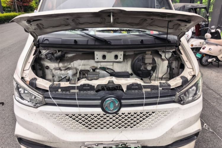 Used Dongfeng Yufeng EM26  Engine Bay