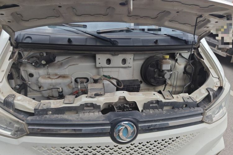 Used Dongfeng Yufeng EM26  Engine Bay