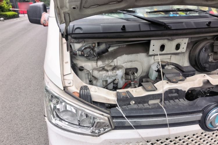 Used Dongfeng Yufeng EM26  Engine Bay Right