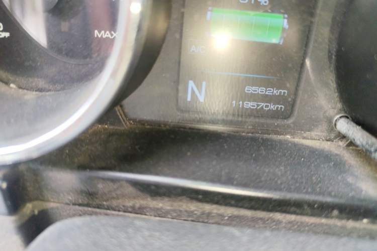 Used Dongfeng Yufeng EM26  Odometer Close Up
