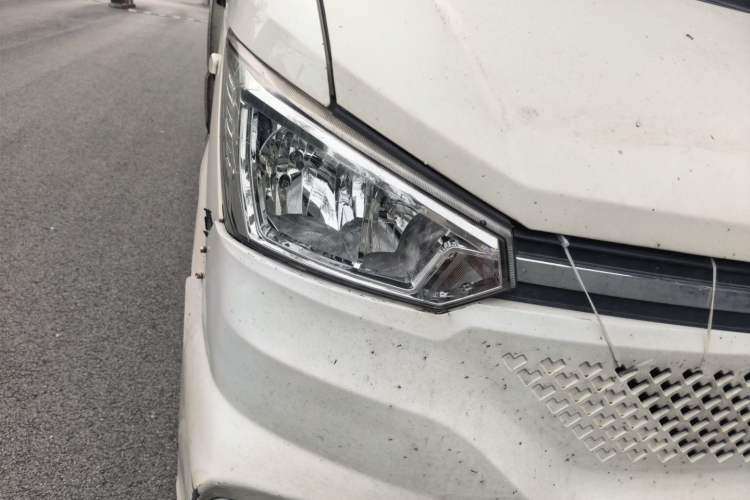 Used Dongfeng Yufeng EM26  Right Front Headlight