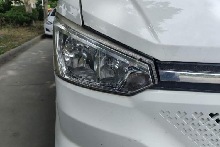 Used Dongfeng Yufeng EM26  Right Front Headlight