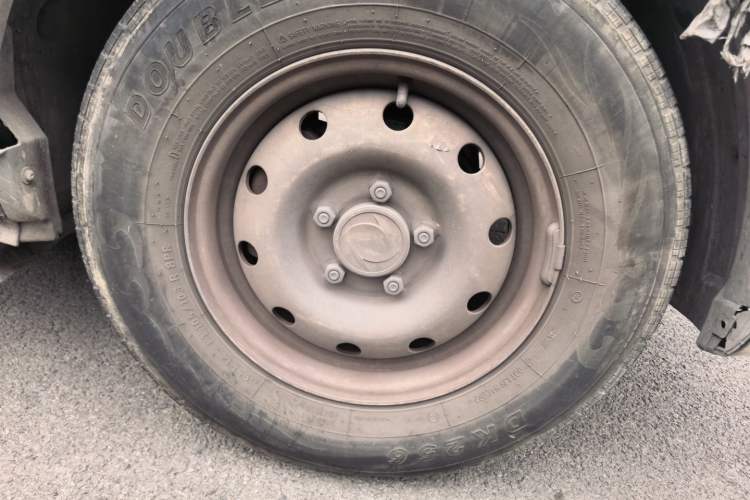 Used Dongfeng Yufeng EM26  Right Front Wheel Hub