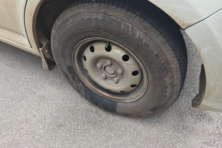 Used Dongfeng Yufeng EM26  Right Front Wheel Hub