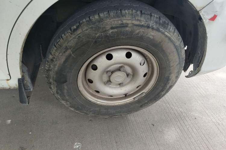 Used Dongfeng Yufeng EM26  Right Front Wheel Hub