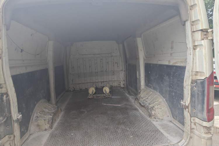 Used Dongfeng Yufeng EM26  Trunk