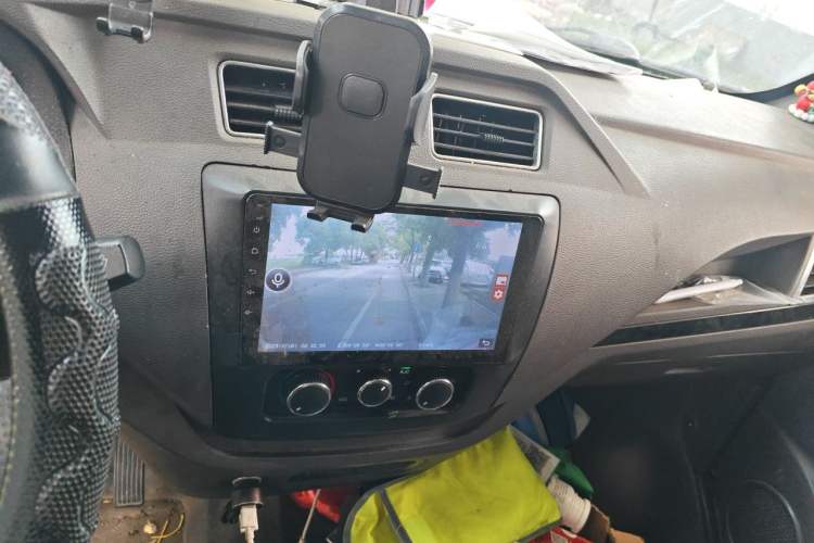 Used Dongfeng Yufeng EM26 2023 Standard Edition 41.472 kWh Henan Lithium Power Audio And AC Panel