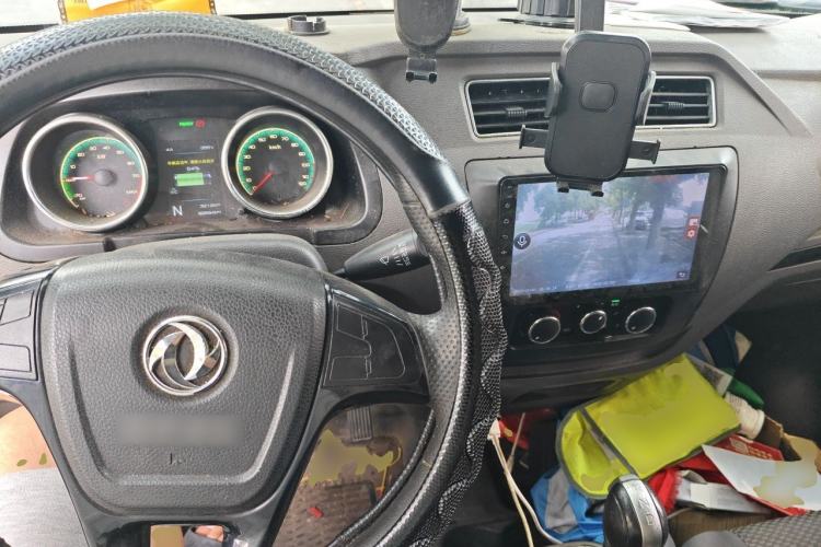 Used Dongfeng Yufeng EM26 2023 Standard Edition 41.472 kWh Henan Lithium Power Center Console