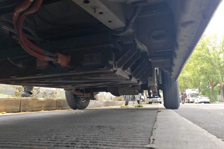Used Dongfeng Yufeng EM26 2023 Standard Edition 41.472 kWh Henan Lithium Power Chassis Front Left