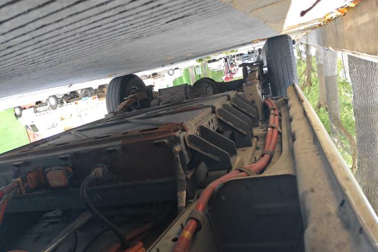 Used Dongfeng Yufeng EM26 2023 Standard Edition 41.472 kWh Henan Lithium Power Chassis Front Right
