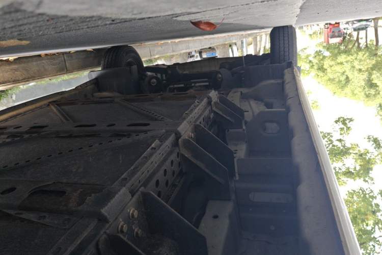 Used Dongfeng Yufeng EM26 2023 Standard Edition 41.472 kWh Henan Lithium Power Chassis Rear Left