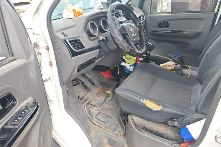 Used Dongfeng Yufeng EM26 2023 Standard Edition 41.472 kWh Henan Lithium Power Driver Seat