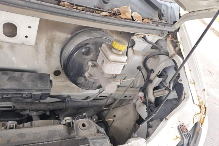 Used Dongfeng Yufeng EM26 2023 Standard Edition 41.472 kWh Henan Lithium Power Engine Bay Left
