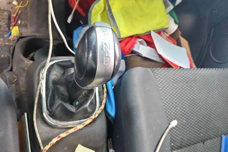 Used Dongfeng Yufeng EM26 2023 Standard Edition 41.472 kWh Henan Lithium Power Gear Lever