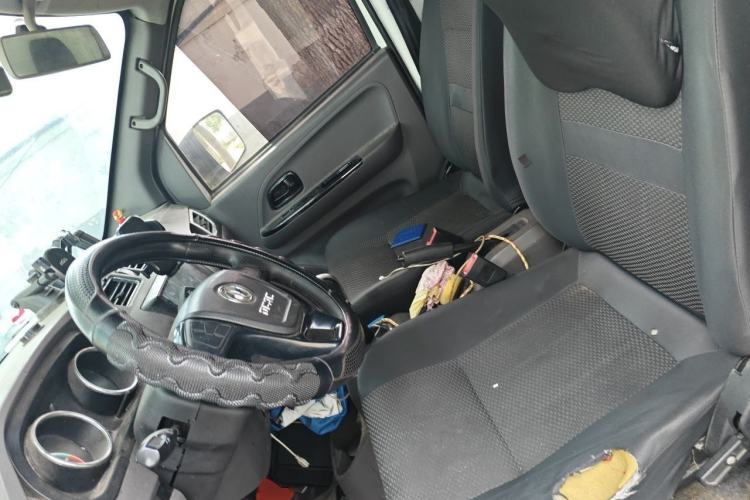 Used Dongfeng Yufeng EM26 2023 Standard Edition 41.472 kWh Henan Lithium Power Left Front Seat