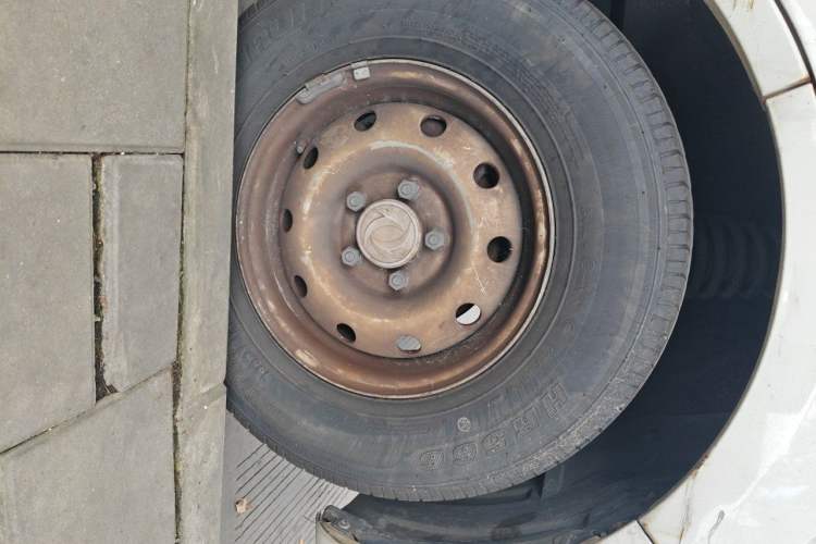 Used Dongfeng Yufeng EM26 2023 Standard Edition 41.472 kWh Henan Lithium Power Right Front Wheel Hub
