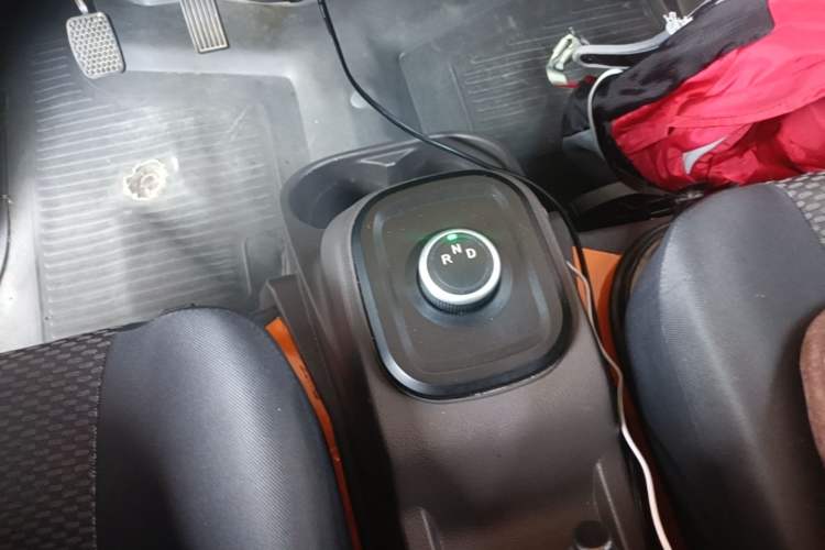 Used Dongfeng Yufeng EM26 2023 High-End Model 41.86 kWh CATL Gear Lever