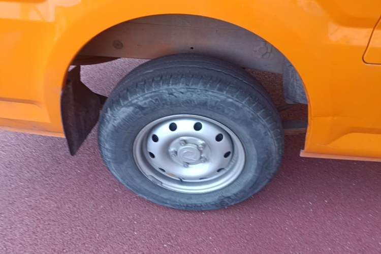Used Dongfeng Yufeng EM26 2023 High-End Model 41.86 kWh CATL Right Rear Wheel Hub