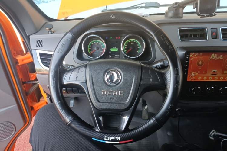 Used Dongfeng Yufeng EM26 2023 High-End Model 41.86 kWh CATL Steering Wheel