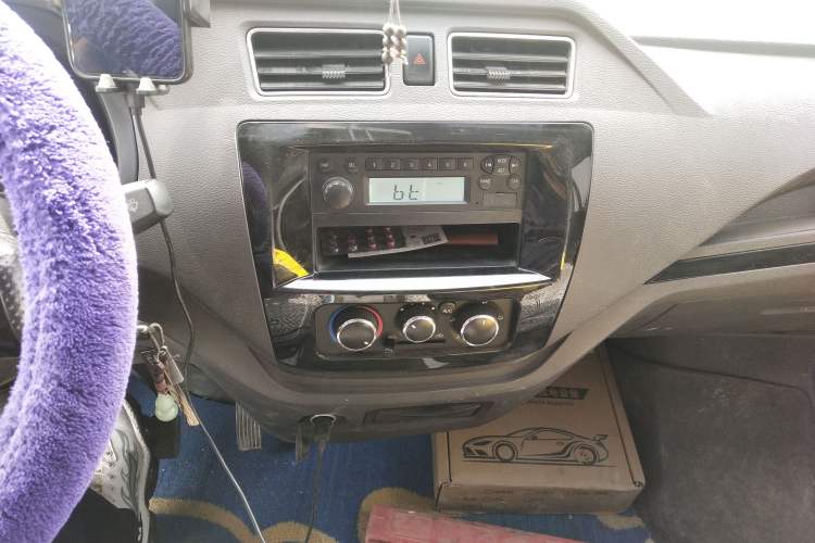 Used Dongfeng Yufeng EM26 2023 High-End Model 41.86 kWh CATL Audio And AC Panel