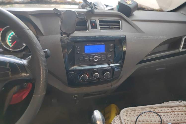 Used Dongfeng Yufeng EM26 2023 Standard Edition 41.472 kWh Henan Lithium Power Audio And AC Panel