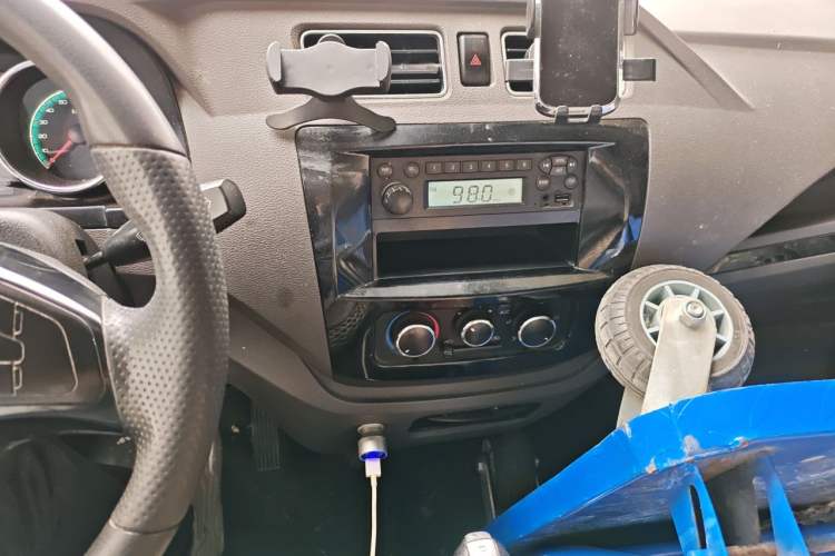 Used Dongfeng Yufeng EM26 2023 Standard Edition 41.472 kWh Henan Lithium Power Audio And AC Panel